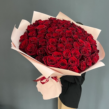 "101 Красная роза в красивой упаковке"(095)